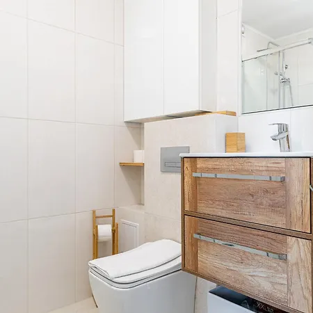 Rentplanet - Apartament Ogrodowa Warsaw